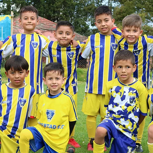 Uniformes de fútbol personalizados Capi Deportes 2